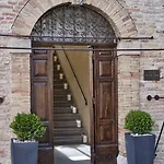 Castello Di Hotel