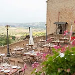 Castello Di Hotel Montegridolfo