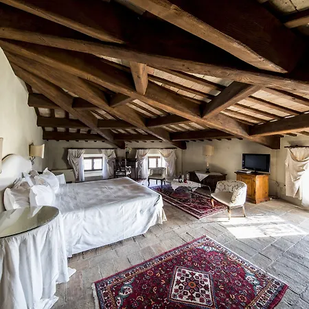 Castello Di Montegridolfo 酒店 4*